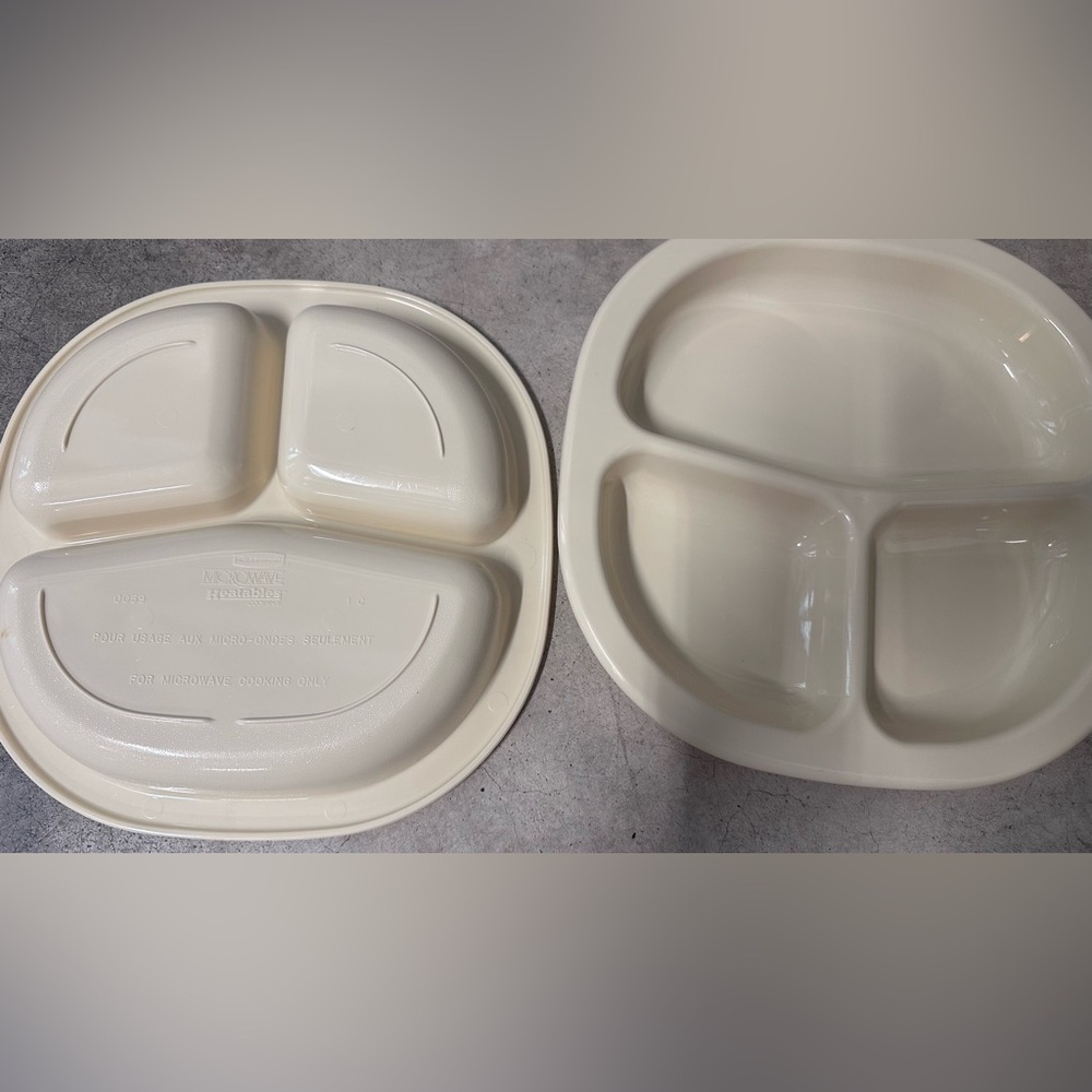 Rubbermaid Divided Dinner Plates - 3-Compartment Serving Plates set of 2 - Picture 2 of 3